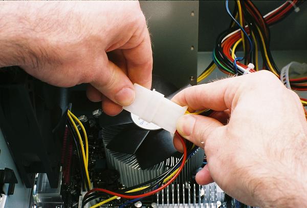 Powering up the 120 mm exhaust fan